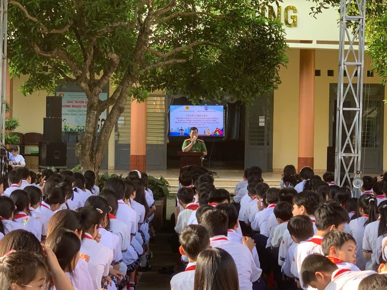Trường THCS Lê A tổ chức các hoạt động tuyên truyền, phổ biến pháp luật cho học sinh